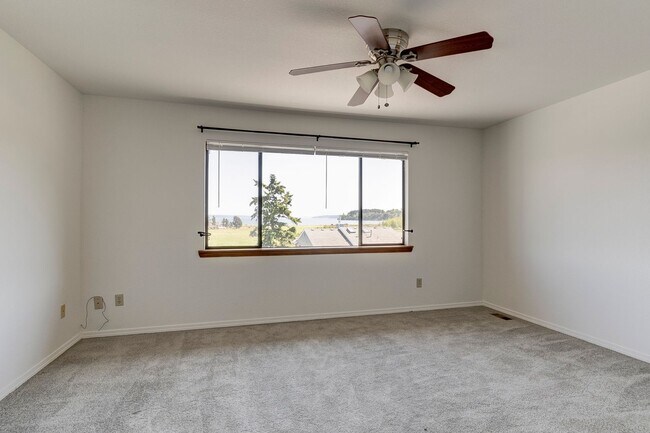 Building Photo - 3 Bedroom 2.5 Bath Waterview Townhome