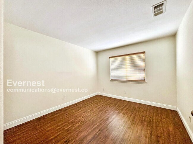 Building Photo - 10435 Whitcomb Way