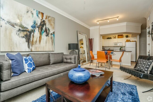 Building Photo - Downtown Luxury | 1-Bed with Style!