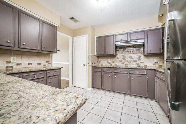 Building Photo - 13010 Ravensway Dr