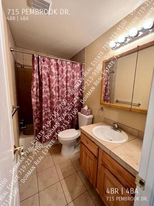 Building Photo - 715 Pembrook Dr