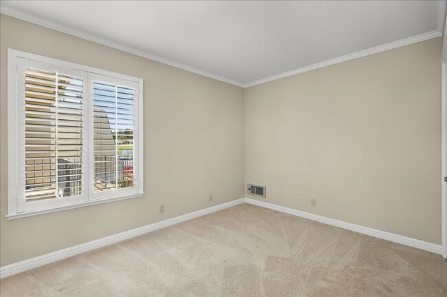 Building Photo - Beautiful 3 bed 2.5 bath townhome in Millbrae