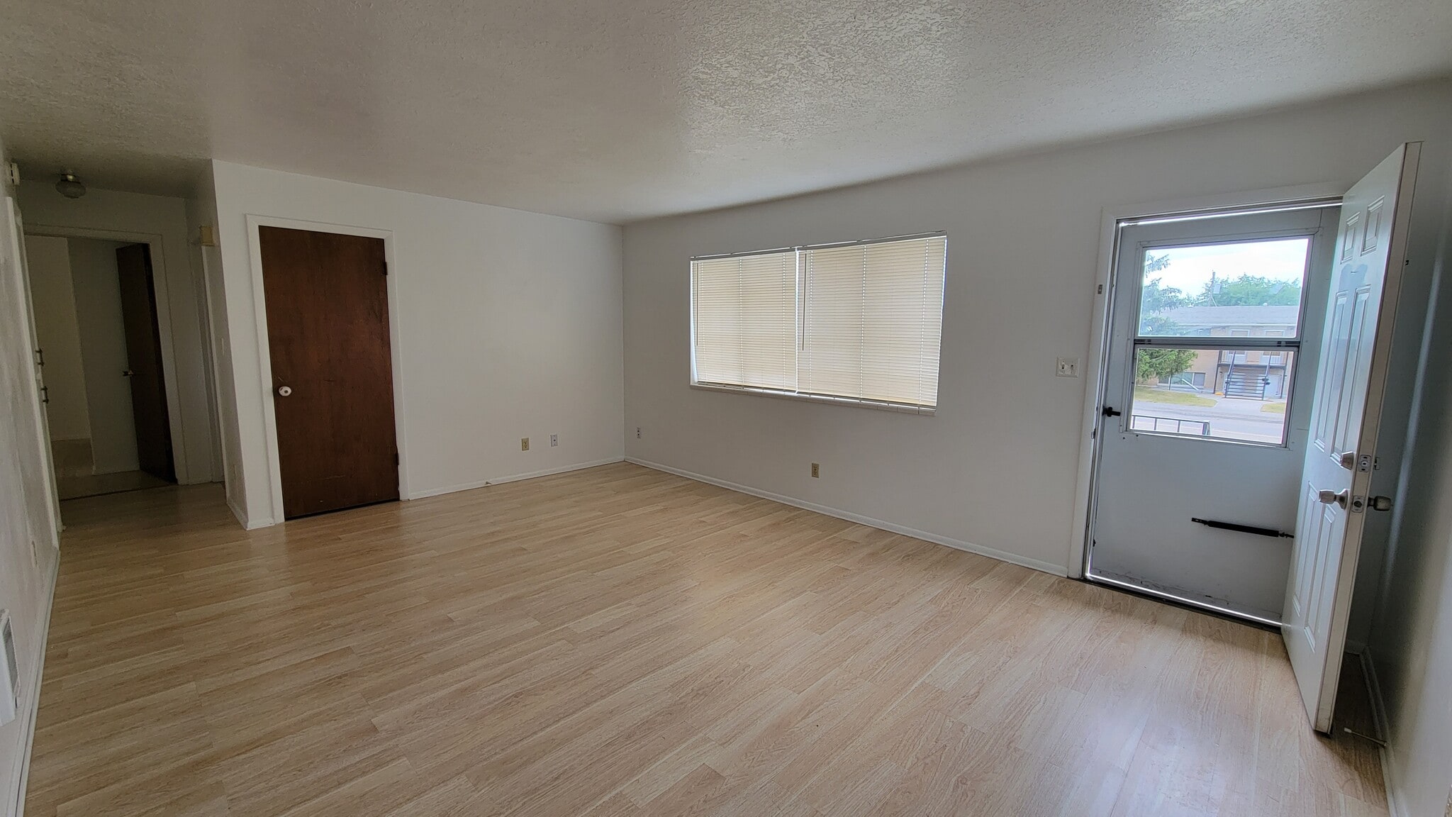 Building Photo - 1660 Grandview Dr