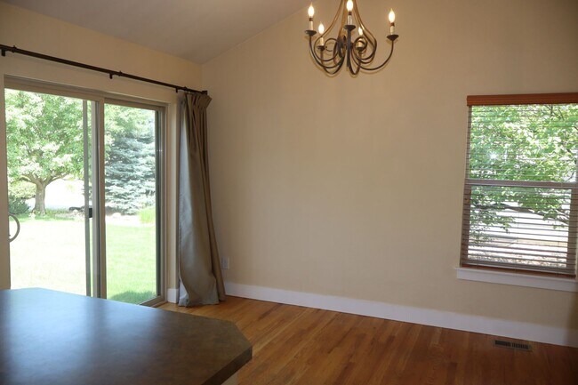 Building Photo - Stunning Modern Five Bedroom Home in Loveland