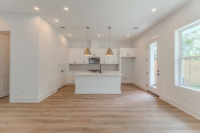 Building Photo - 7707 Inwood Grv Ln