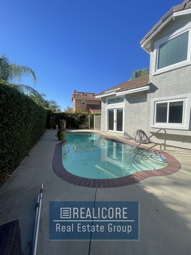 Building Photo - 10937 Sonora Ave