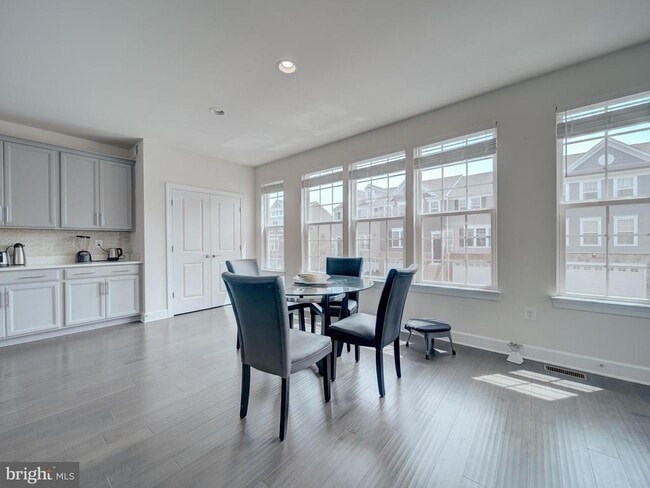 Building Photo - 8832 Englewood Farms Dr