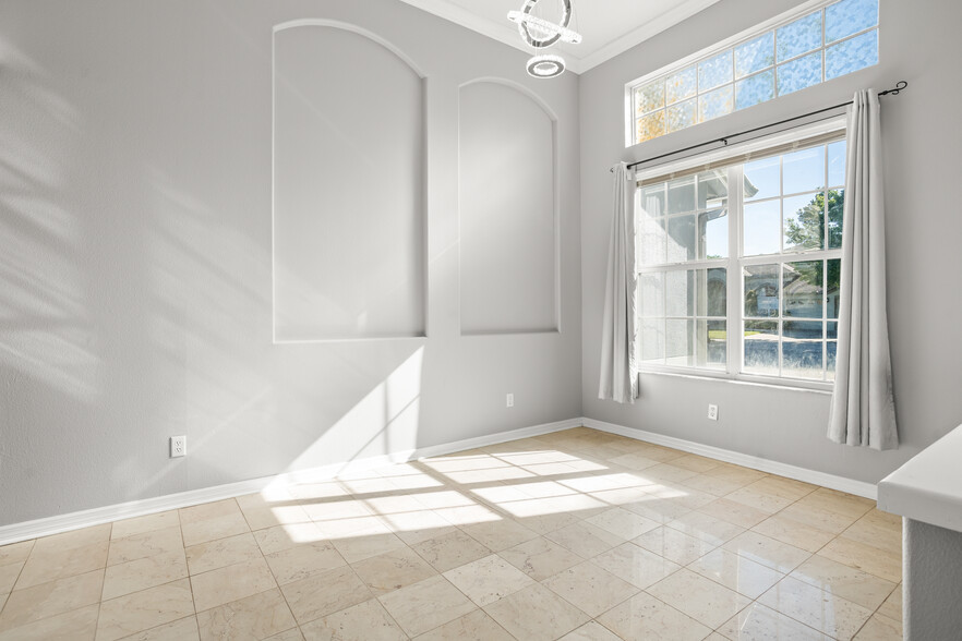 Building Photo - 2810 University Acres Dr
