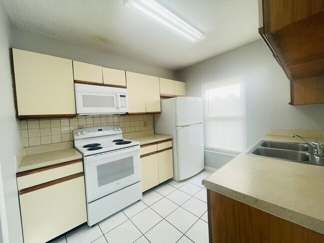 Building Photo - HIDDEN CREEK CONDO-1613 Little River Dr Or...