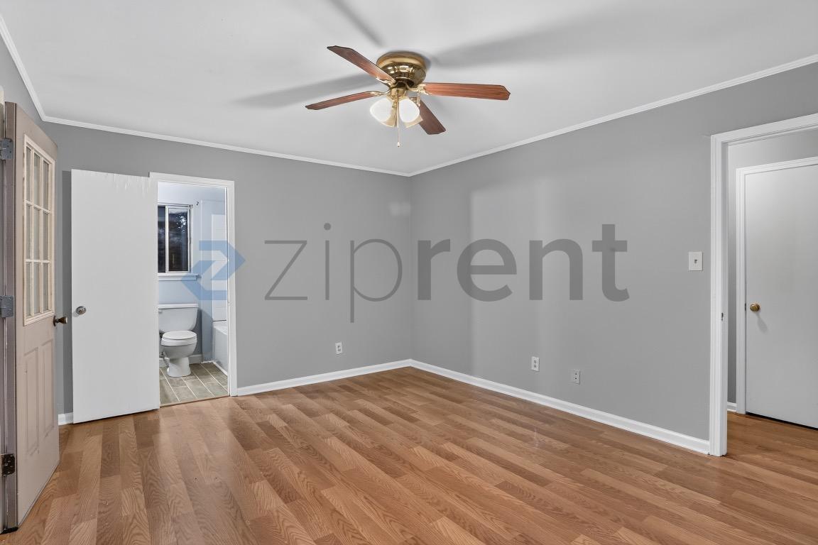 Building Photo - Unit