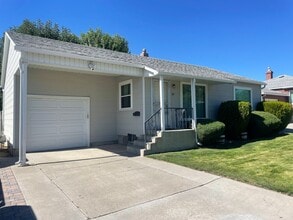 Building Photo - Single-story Home For Rent
