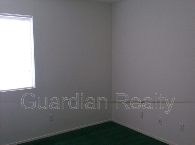 Building Photo - 5922 Hilmont St