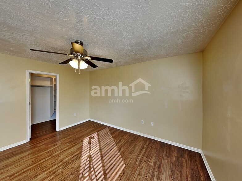 Building Photo - 5466 Midland Dr