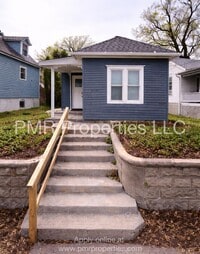 Building Photo - 2 Bedroom/ 1 Bathroom House