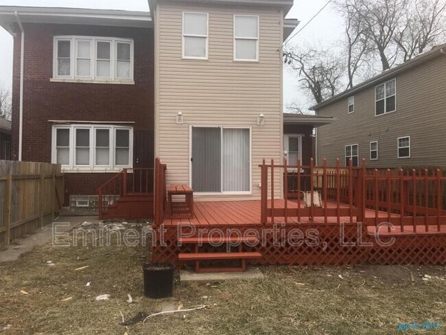 Building Photo - 7432 S Oglesby Ave