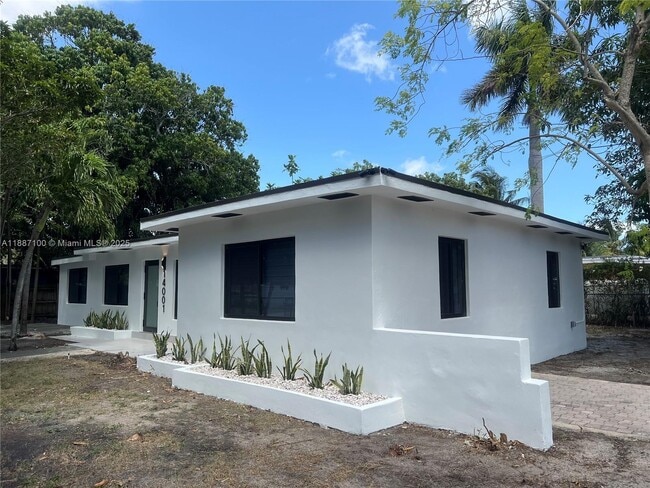 Building Photo - 14001 NW 10th Ave