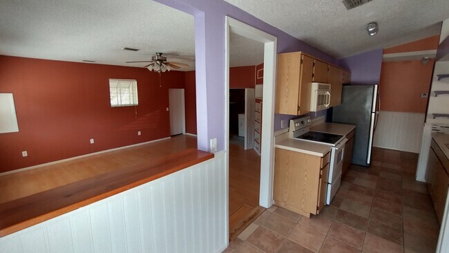 Kitchen - 505 Devonshire St
