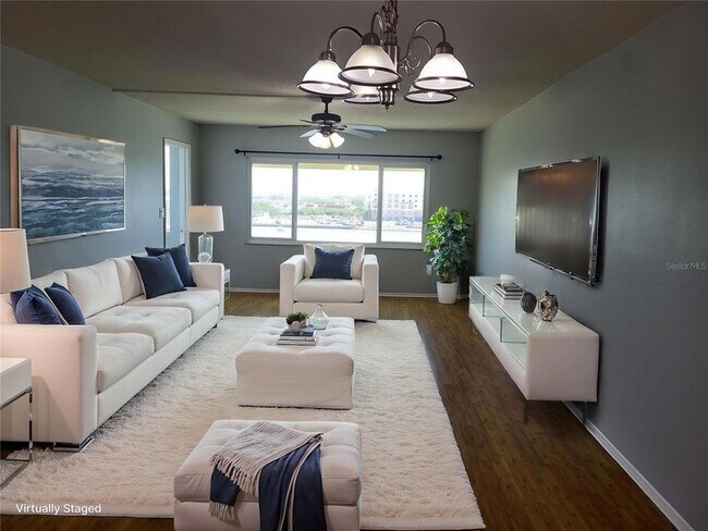 Building Photo - 4775 Cove Cir