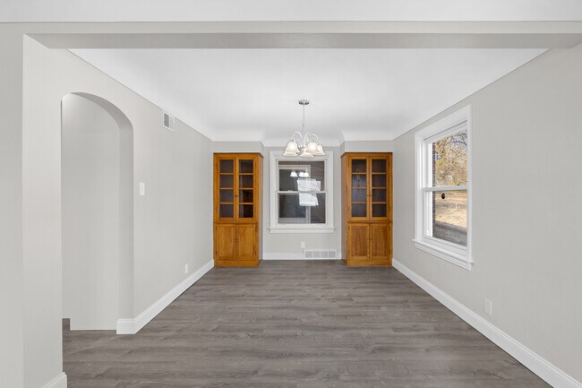 Building Photo - 223 N Dellwood Ave