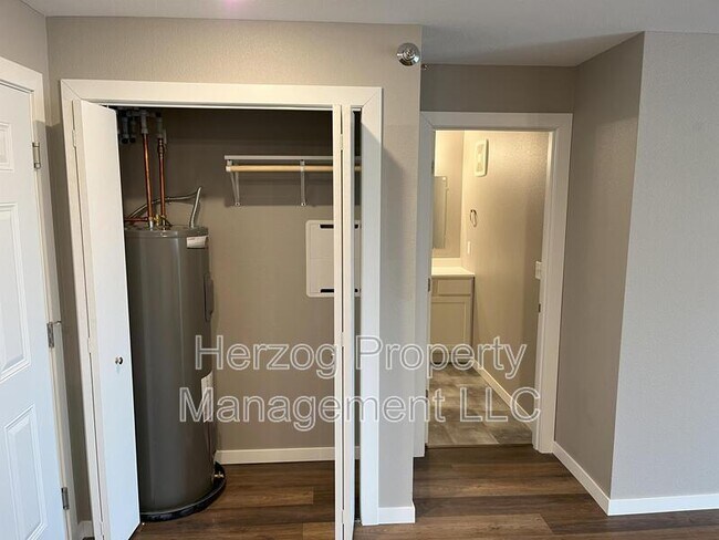 Building Photo - 601 17th Avenue Southwest