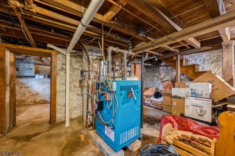 Building Photo - 15 Center St