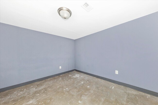 Building Photo - Churchill Town Rental