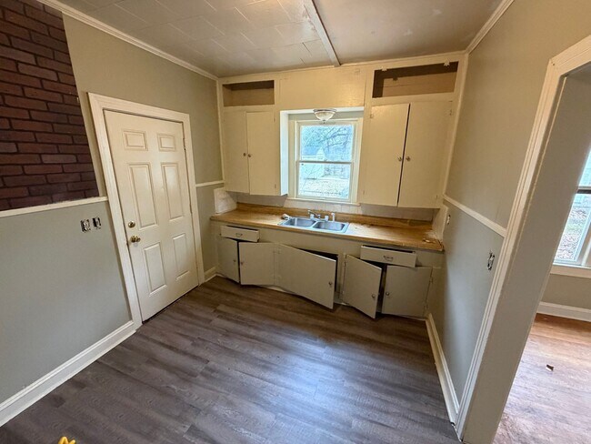 Building Photo - Gorgeous 2 Bedroom Home in Sunset Acres