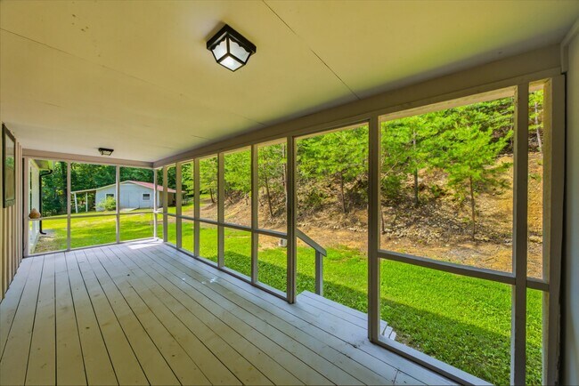 Building Photo - 250 Goodfield Creek Rd