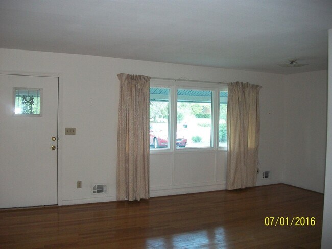 Building Photo - 2851 Wells Dr