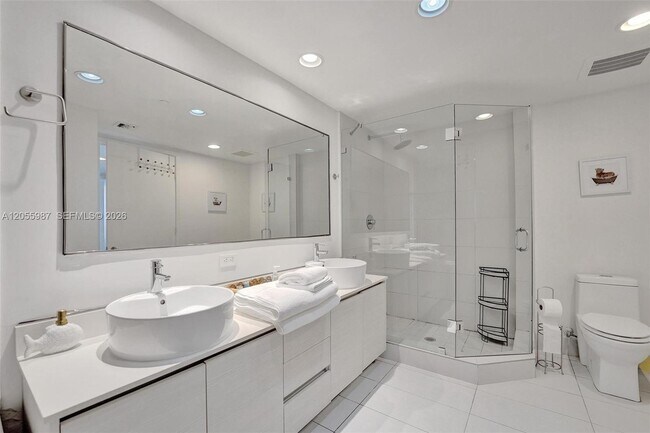 Building Photo - 2600 E Hallandale Beach Blvd