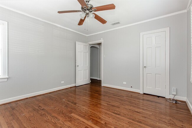 Building Photo - 5442 Longview St