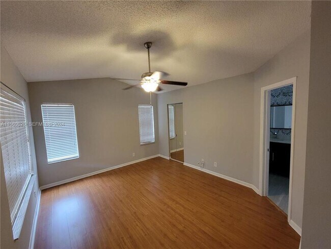 Building Photo - 928 Falling Water Rd