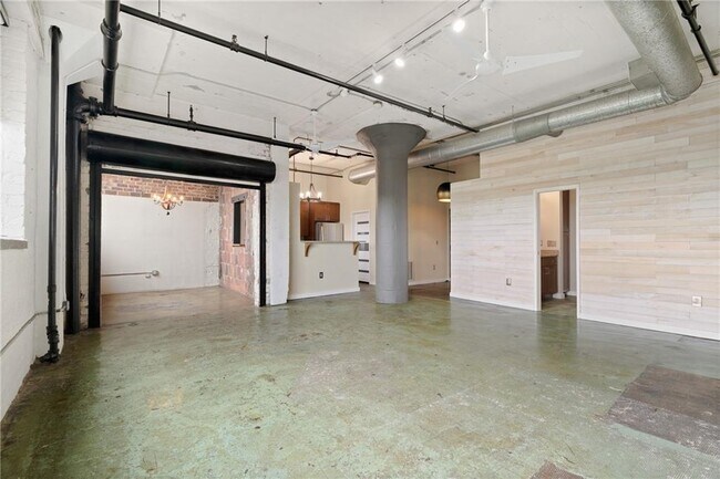 Building Photo - 426 Marietta St NW
