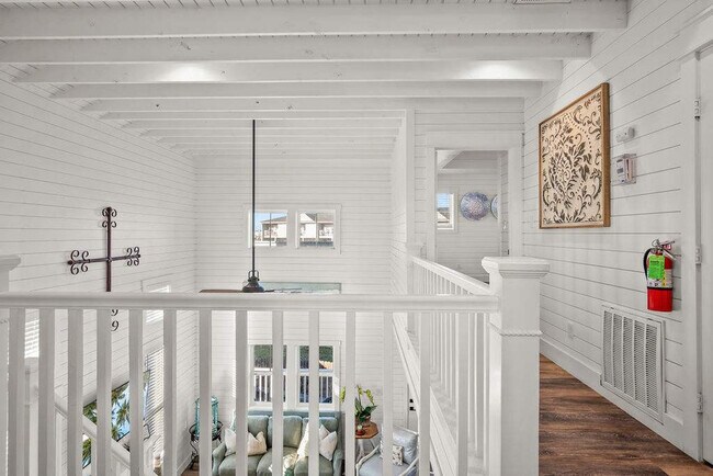 Building Photo - 707 Parkplace-SI ID1036727P