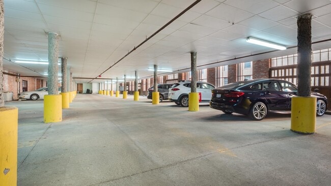 Building Photo - 200 River Pl Dr