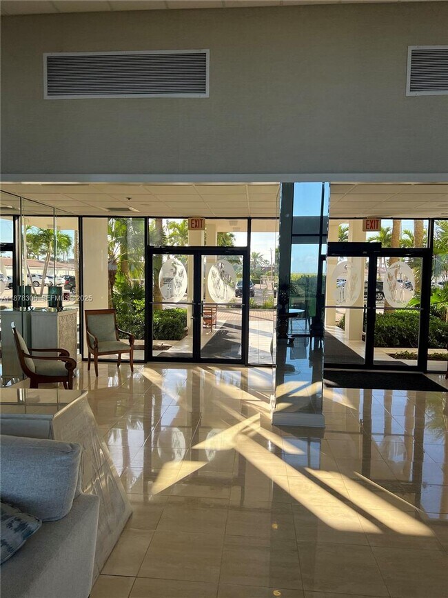 Building Photo - 3100 N Hwy A1A