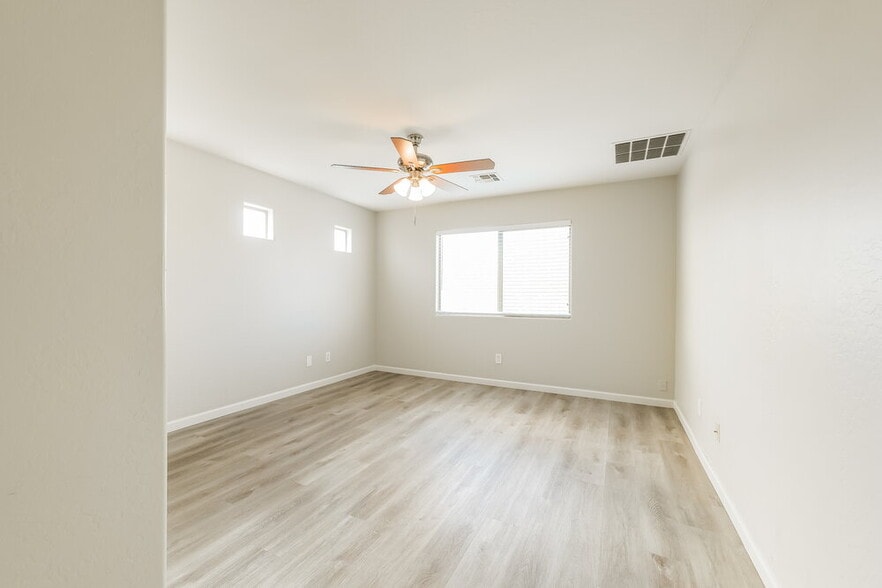 Building Photo - 3733 W Dunbar Dr