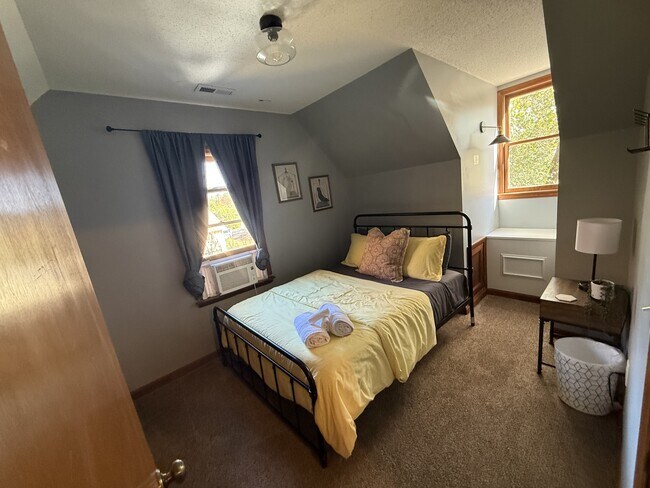 Building Photo - 1012 Windward Psge