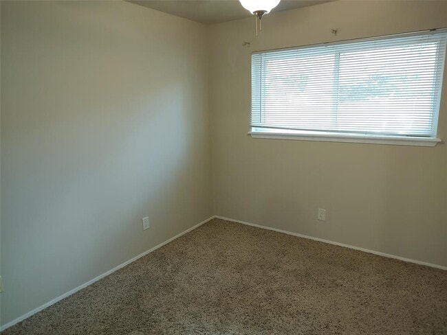 Building Photo - 11701 Shoshone Dr