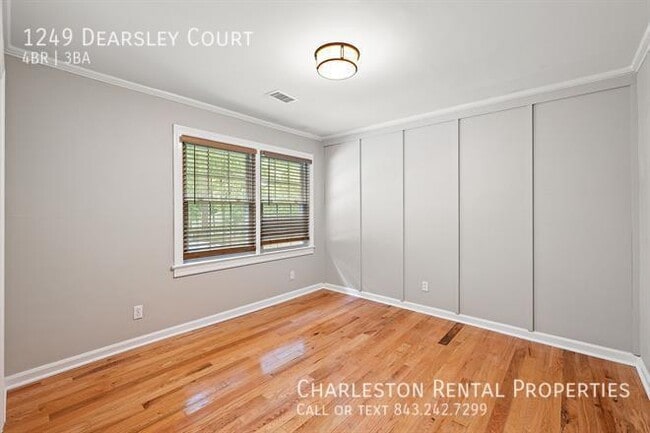 Building Photo - 1249 Dearsley Ct