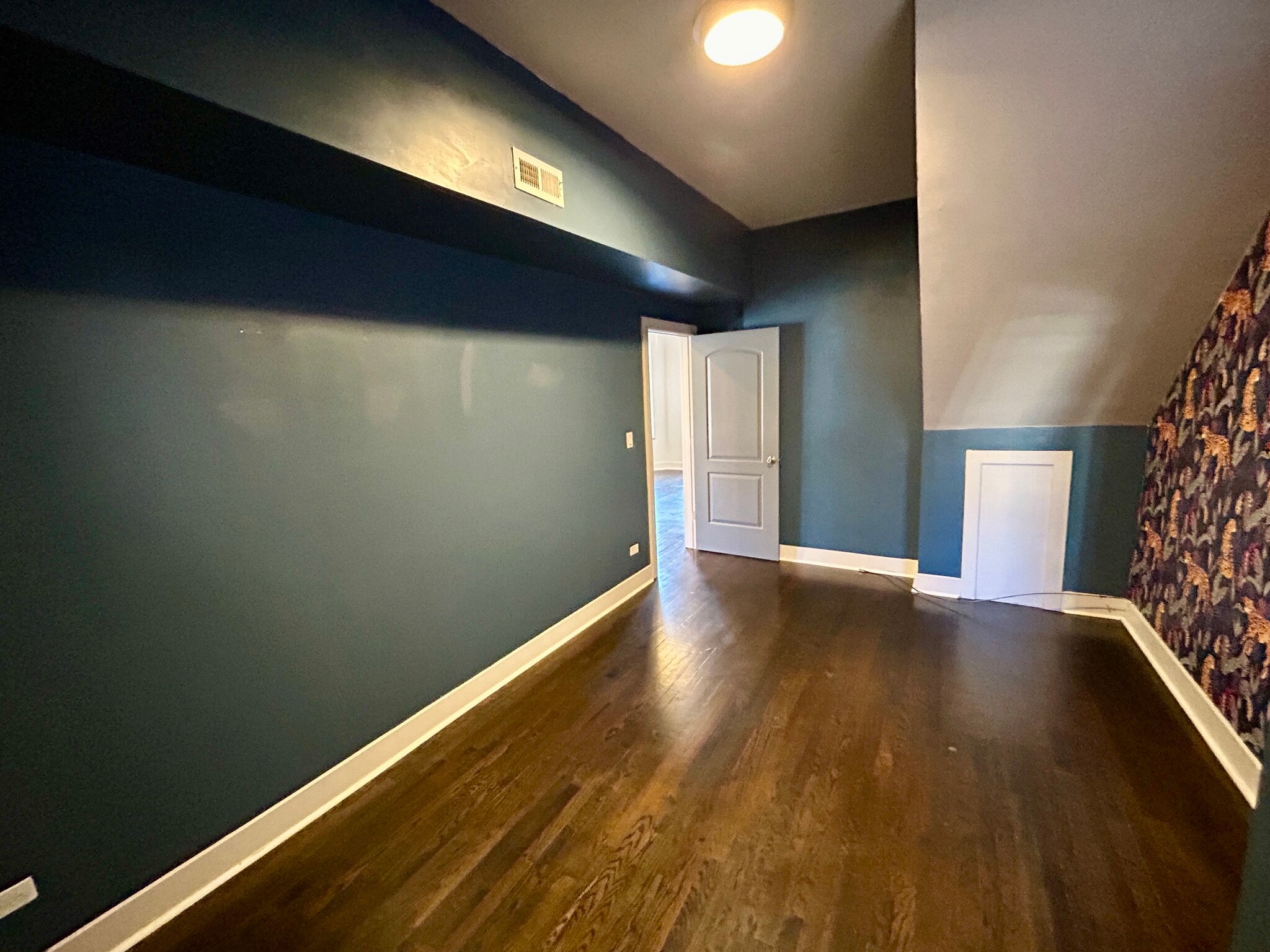 Building Photo - 3400 W Evergreen Ave