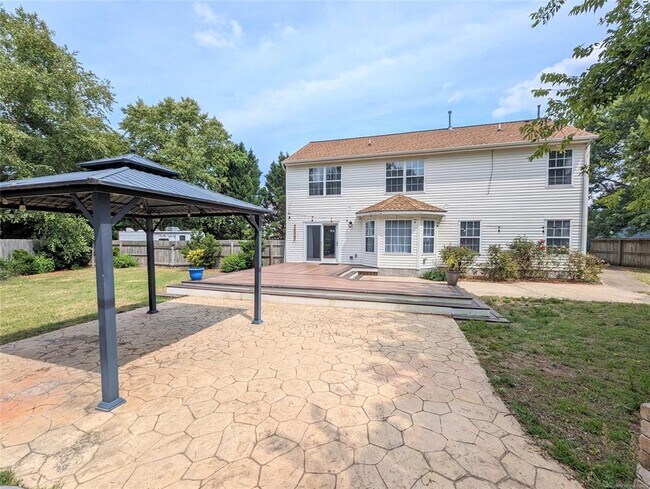 Building Photo - 732 W Andrews Xing