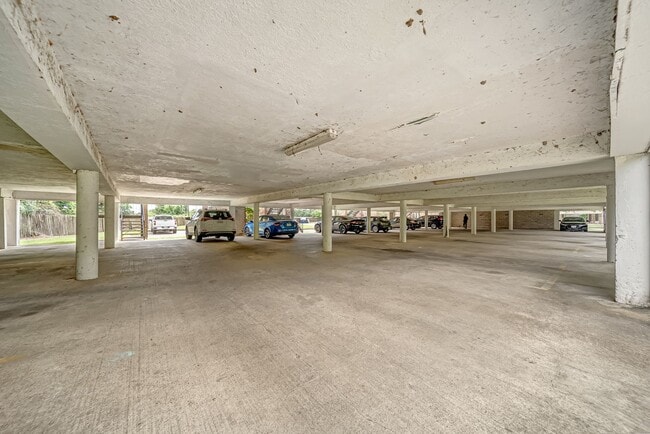 Building Photo - 2501 Gulf Fwy