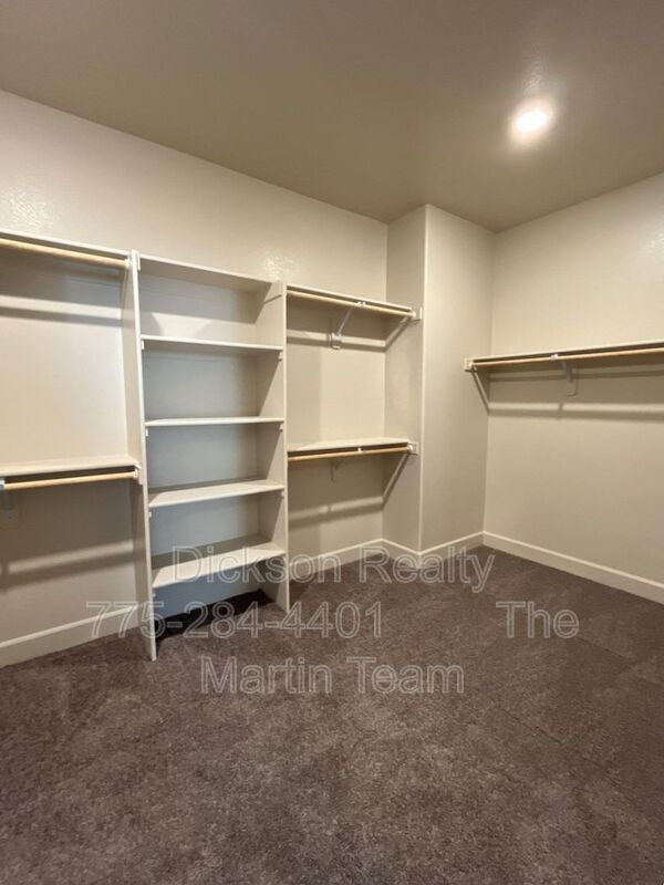 Building Photo - 1982 Maradona Dr