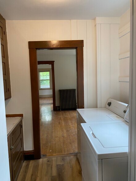 Building Photo - 4093 Washington St