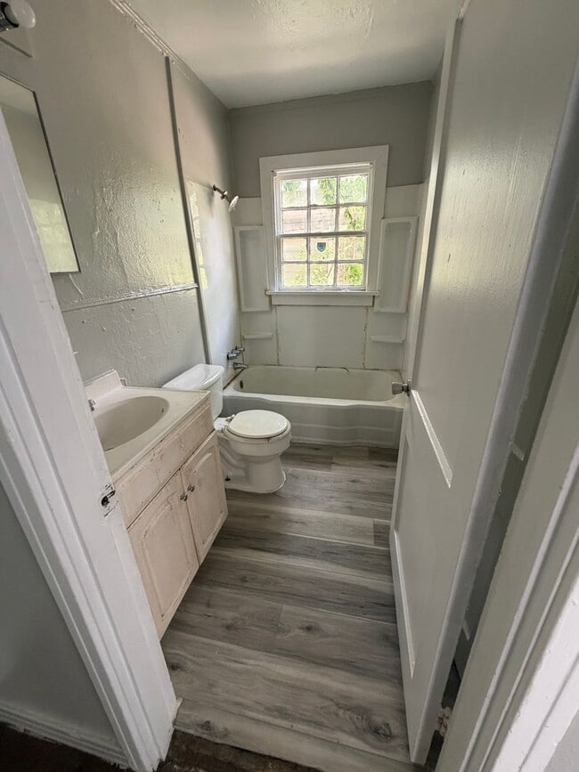 Building Photo - 2810 Morningside Dr