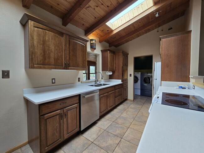 Building Photo - 166 Galisteo Ln