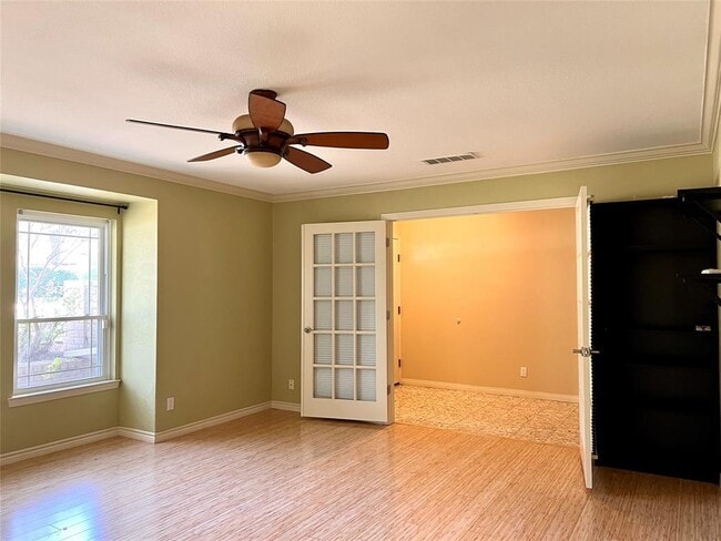 Building Photo - 10608 Spicewood Club Dr