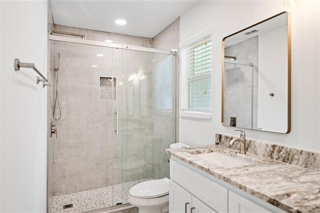 Building Photo - 18 Tulip Hill Ct