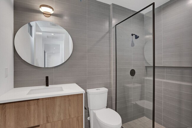 Building Photo - Gorgeous New Townhouse on the Beach